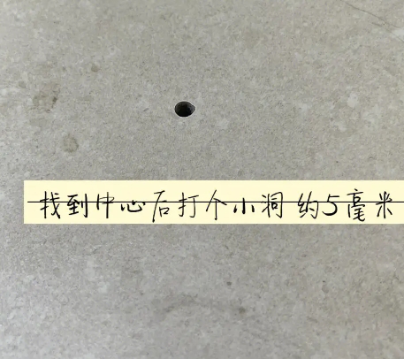 毕节瓷砖空鼓维修公司专业解答在瓷砖铺贴过程中，如果砂料搅拌不均匀，将会带来以下问题